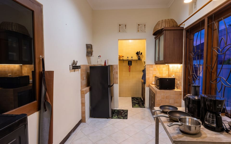 Apartment, Pool View | Private kitchen | Shared fridge, microwave, stovetop, dishwasher