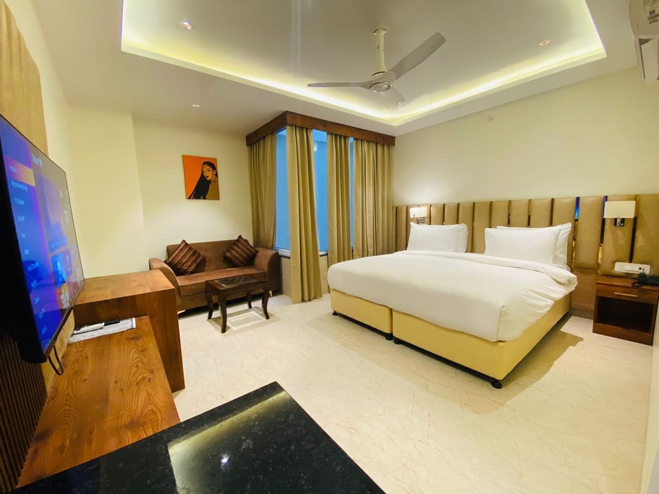Deluxe Double Room, City View | Desk, free WiFi