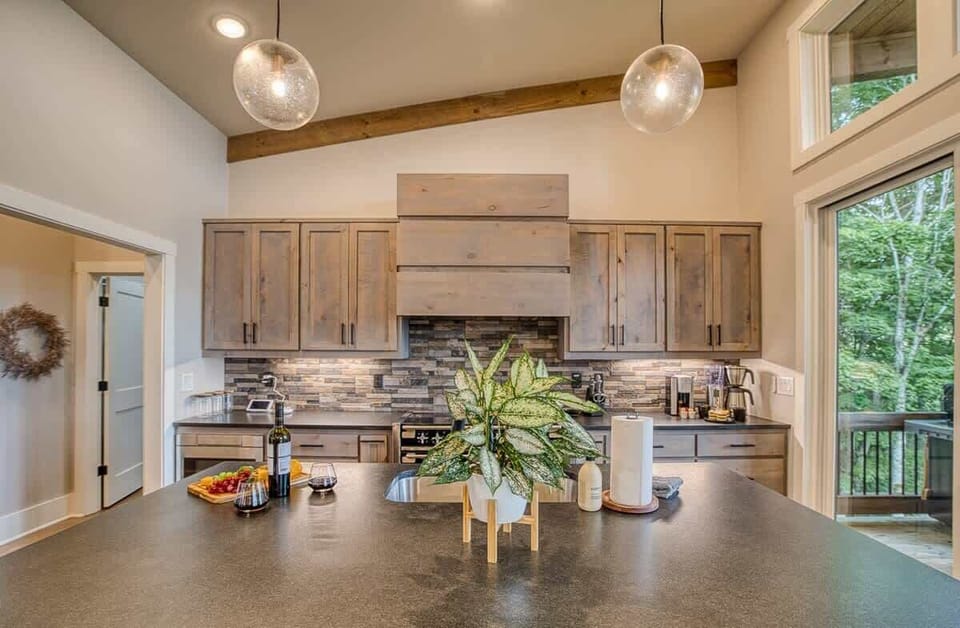 Fully equipped kitchen with ample space