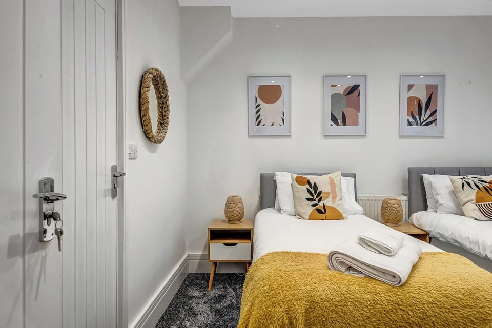 House | 4 bedrooms, desk, iron/ironing board, free WiFi