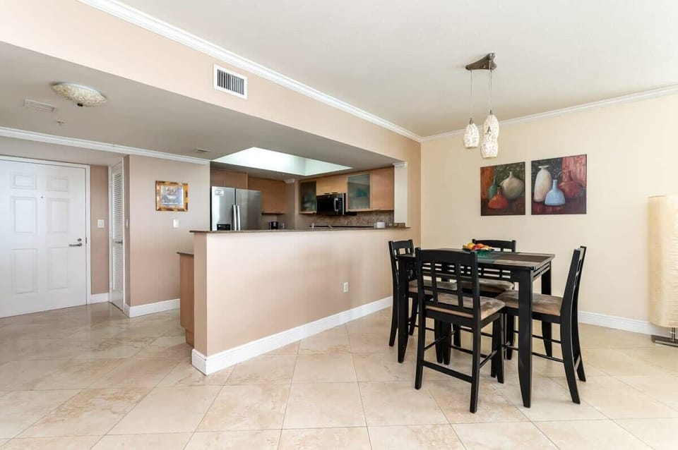 Dining area - open kitchen