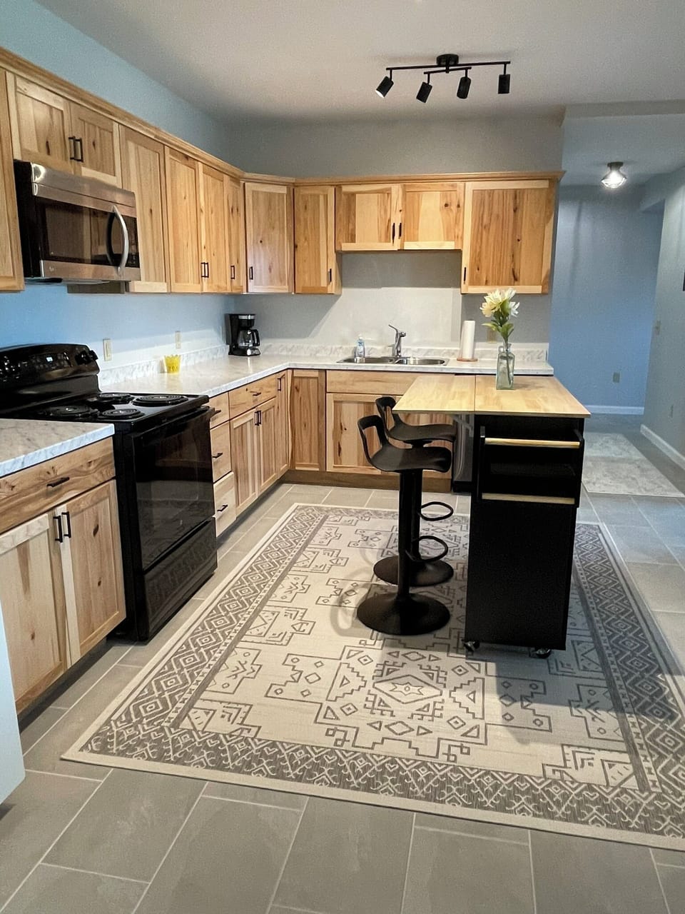 Lodge - Unit B Kitchen