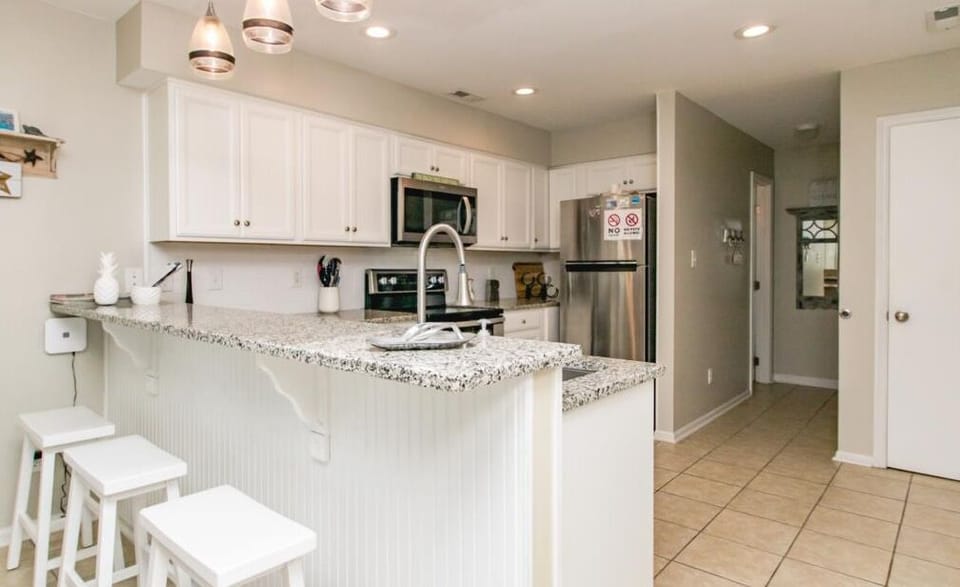 Kitchen with Eat-In Seating