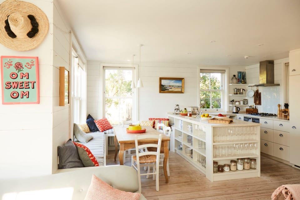 House | 4 bedrooms, desk, iron/ironing board, Internet