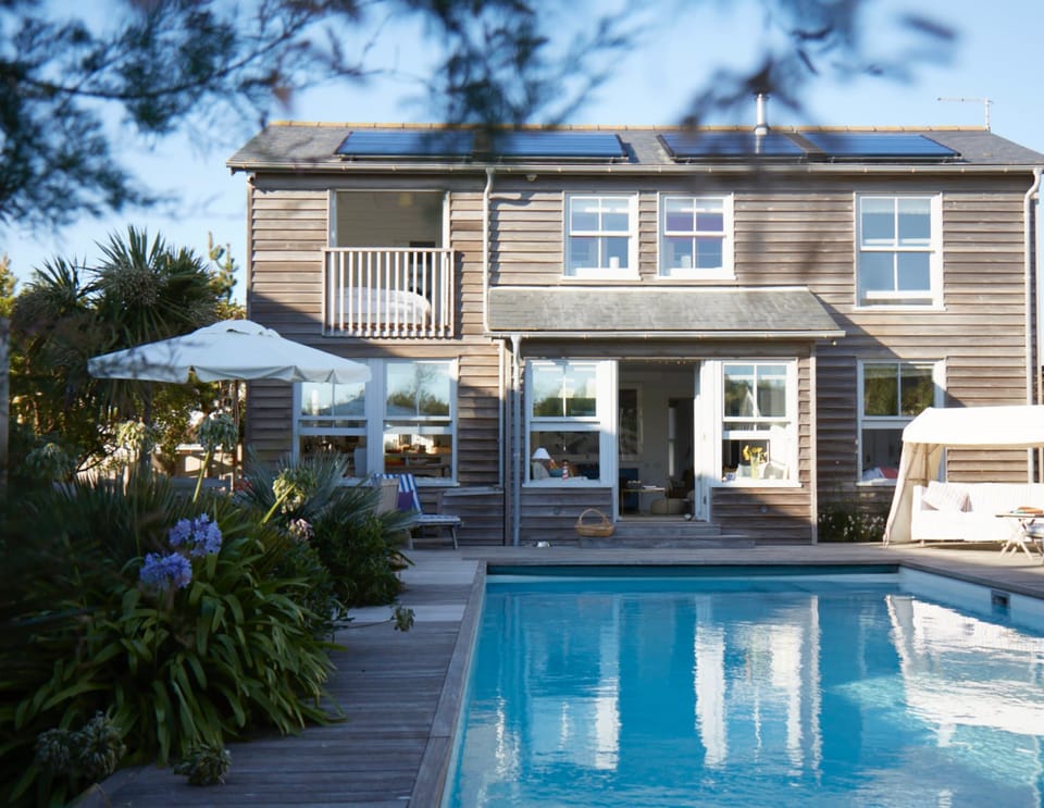 House | 4 bedrooms, desk, iron/ironing board, Internet