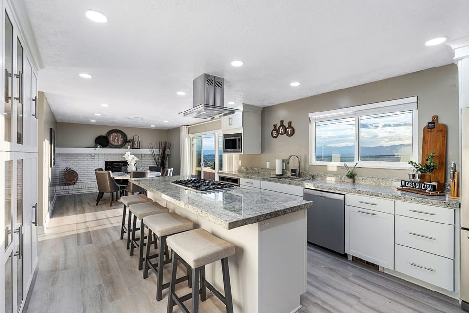House, 5 Bedrooms | Private kitchen | Fridge, oven, toaster