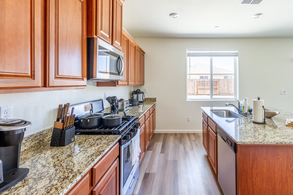 House, 5 Bedrooms | Private kitchen | Coffee/tea maker, fridge, oven, toaster