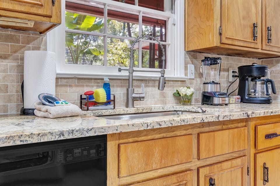 House, 4 Bedrooms | Private kitchen | Fridge, oven, coffee/tea maker, toaster