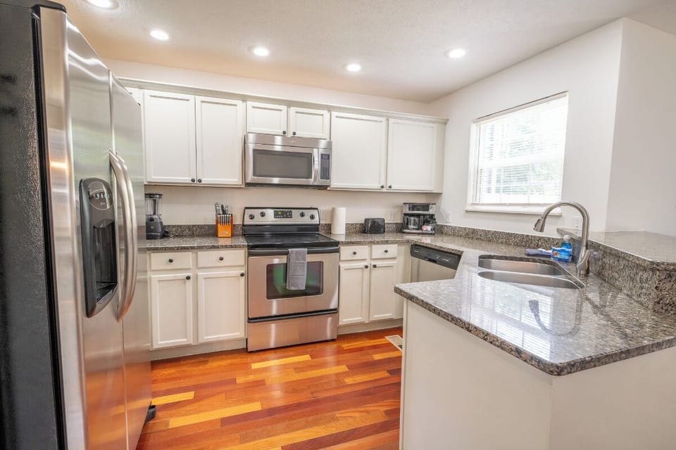 Dreaming Bear's fully equipped kitchen