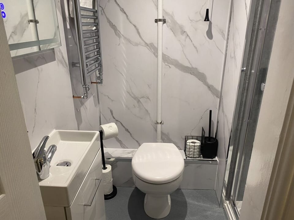 Shower, towels, soap, shampoo