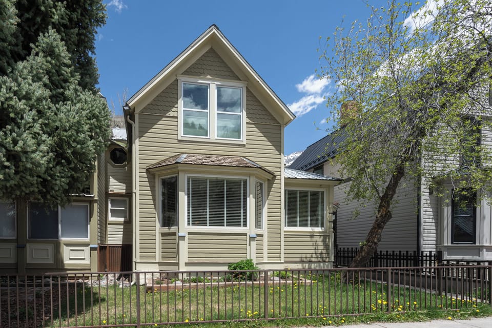 7.1-columbine-a-telluride-exterior2