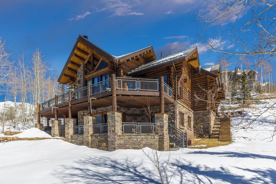 1.01-slopeside-chateau-telluride-winter-exterior-3