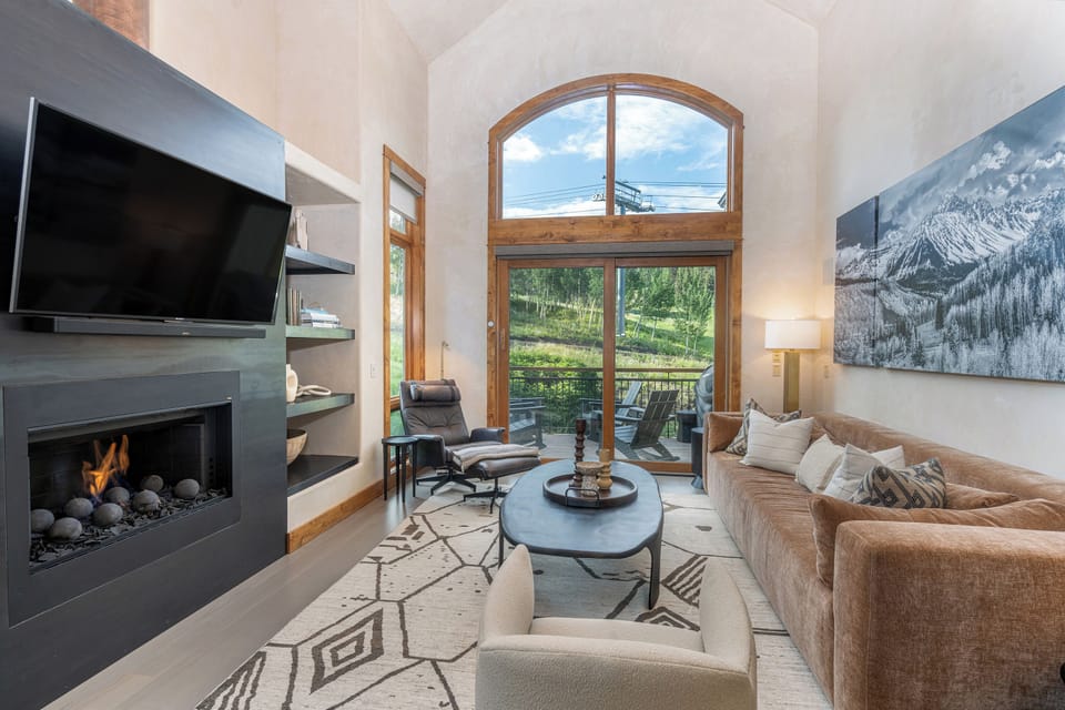 2.0-brightside-chalet-telluride-living-room1