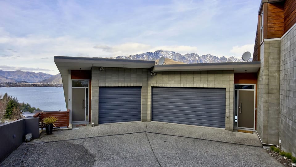Exterior (middle unit) concrete block construction