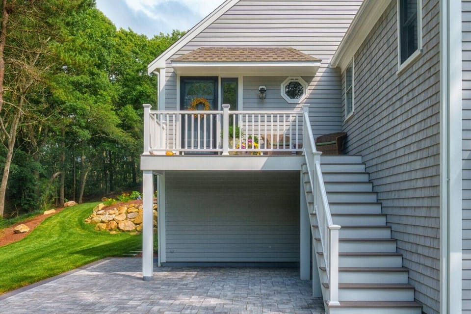 Relaxing Cape Cod Entryway for Guests