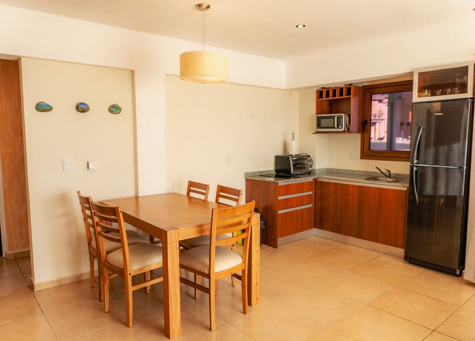 Kitchen or kitchenette,Dining area