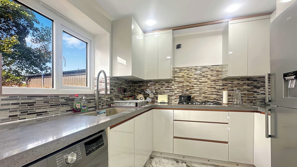 House | Private kitchen | Fridge, microwave, oven, stovetop