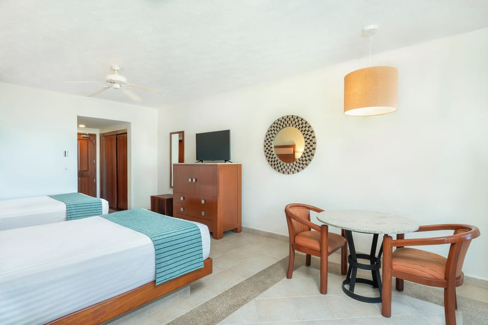 Superior Room, Balcony | Free minibar, in-room safe, desk, laptop workspace