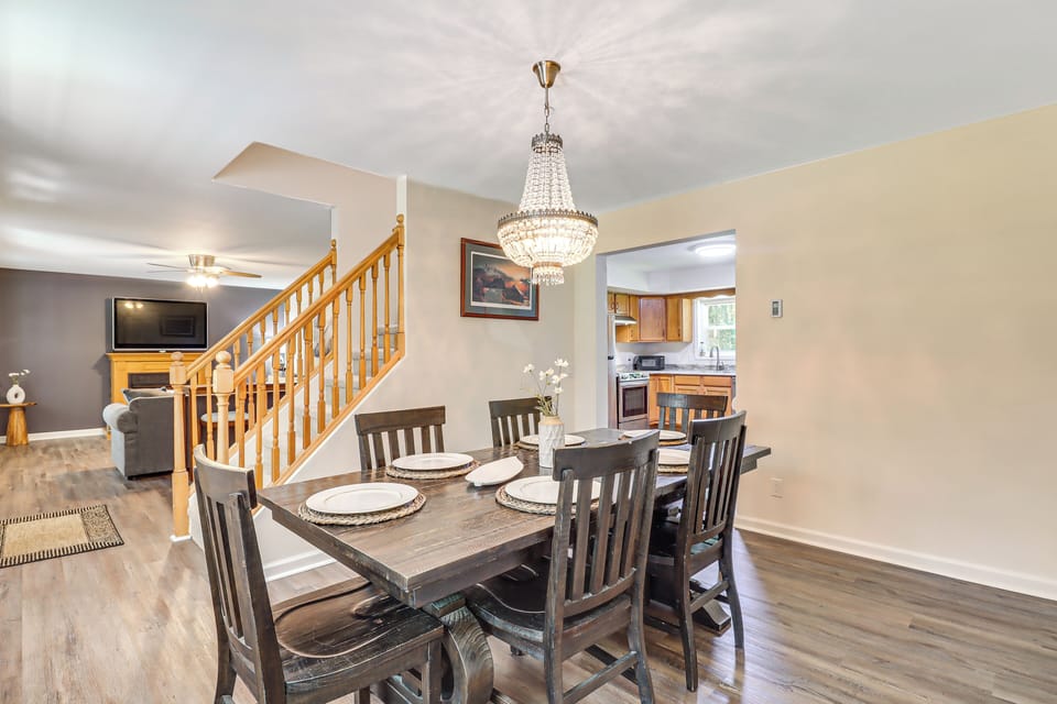 Dining Area | Main Level | Dishware & Flatware Provided