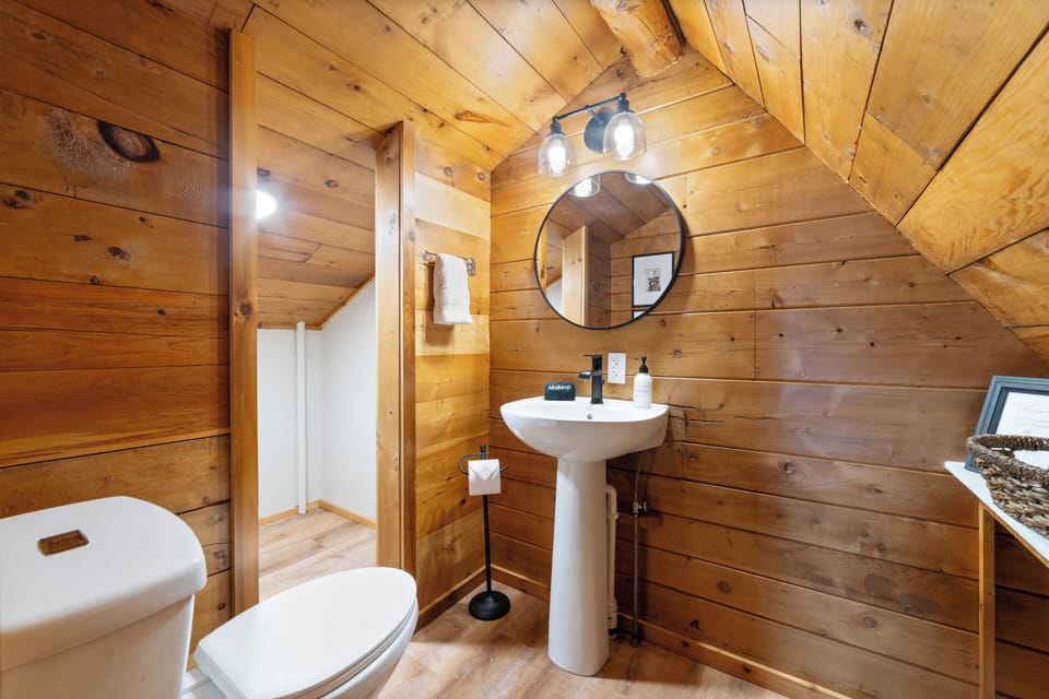 The adorable half bath in the loft offers plenty of space for luggage/ bags