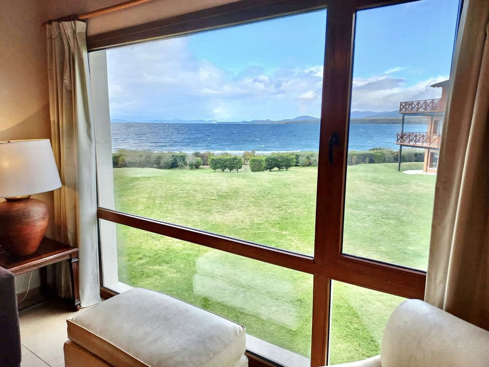 Mountain view,Living Room,View(from property / room),Garden view,Lake view