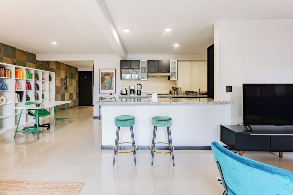 Superior Apartment, 3 Bedrooms, City View | Private kitchen