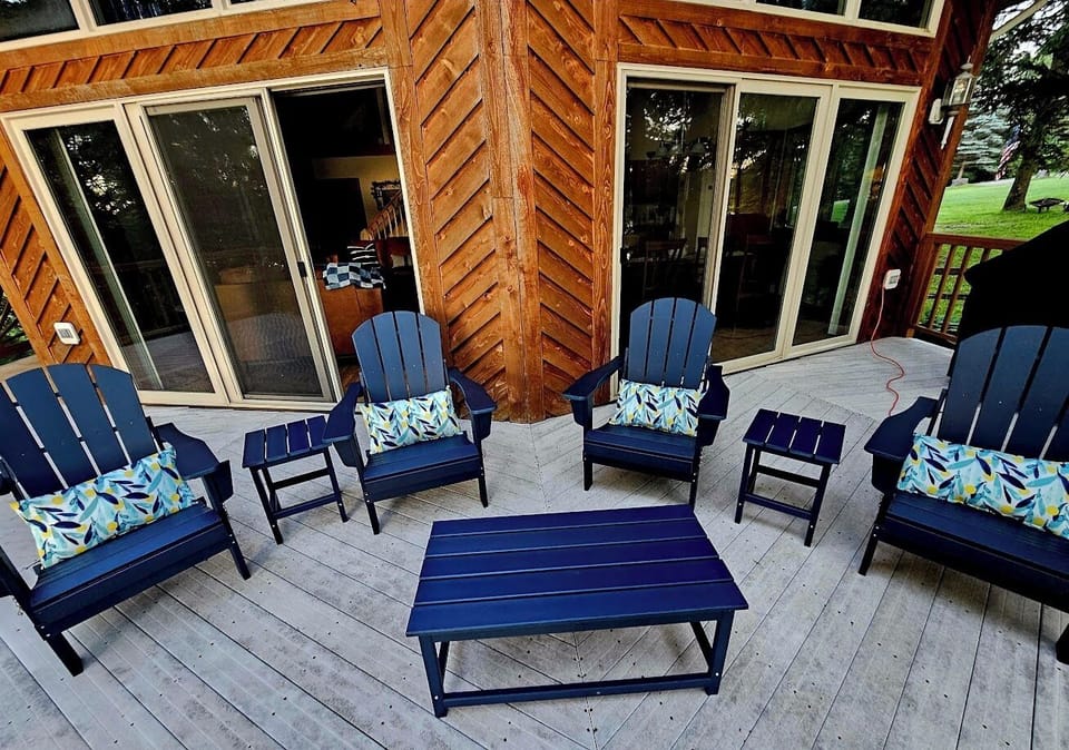Wrap- Around Upper Deck Seating