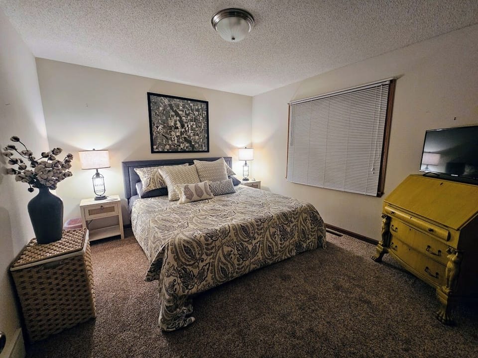 Main Floor Bedroom 2
