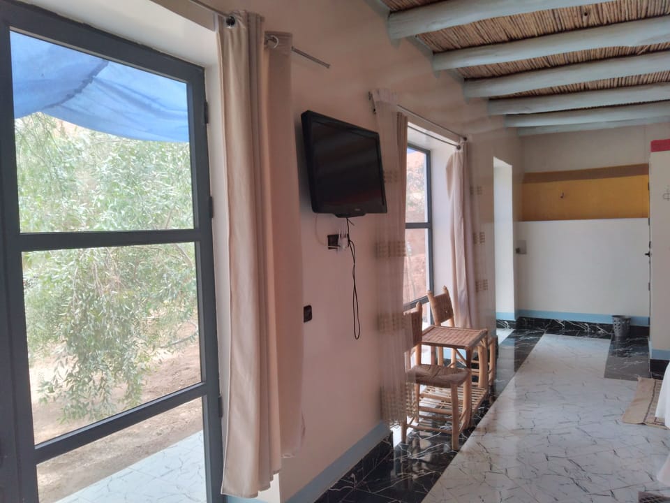 Comfort Studio, Garden View | In-room safe, desk, iron/ironing board, WiFi (free)