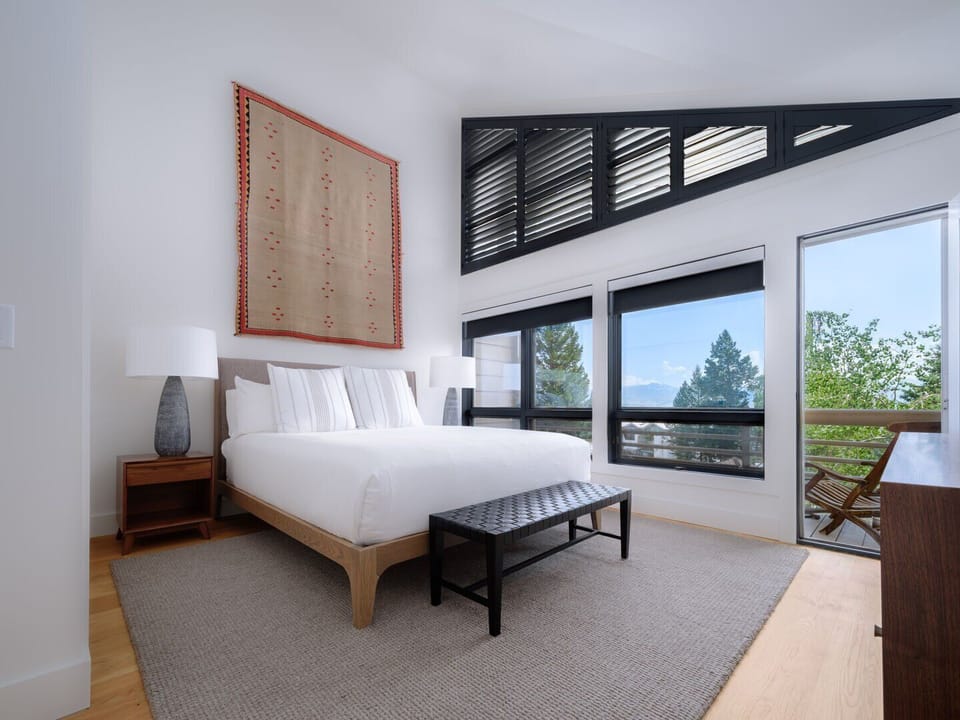 King Bedroom With Balcony - Upper Level