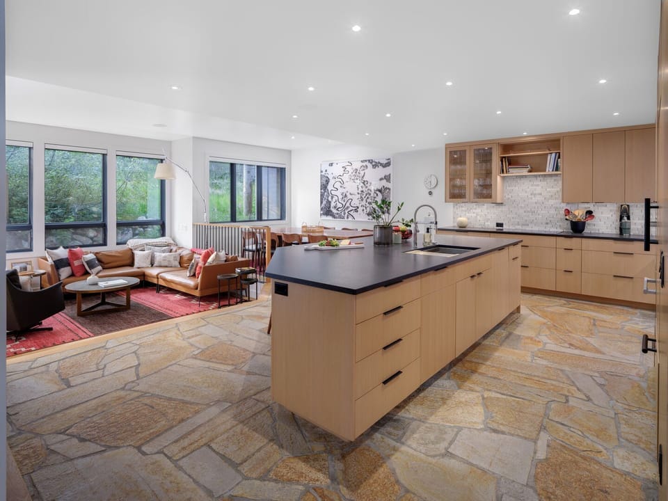 Kitchen / Living Room / Dining Area