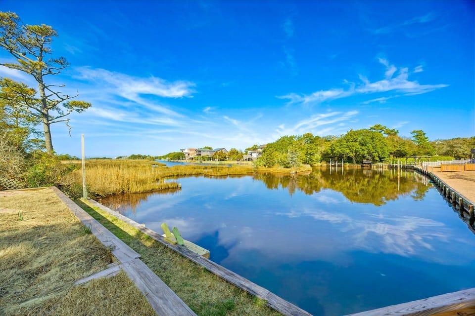 With easy access to the canal, you're just moments away from casting a line or crab pot or heading out into the water with a kayak or paddleboard.