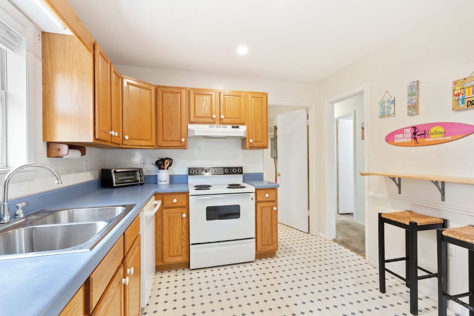 The fully equipped Kitchen makes daily meal prep a breeze!