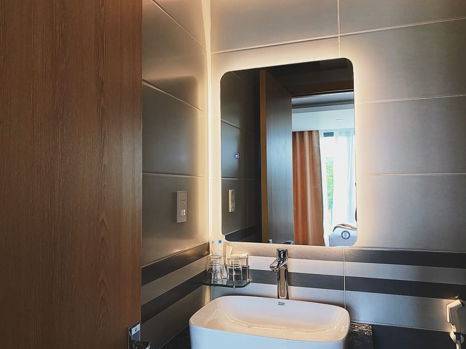 Shower, hair dryer, slippers, bidet