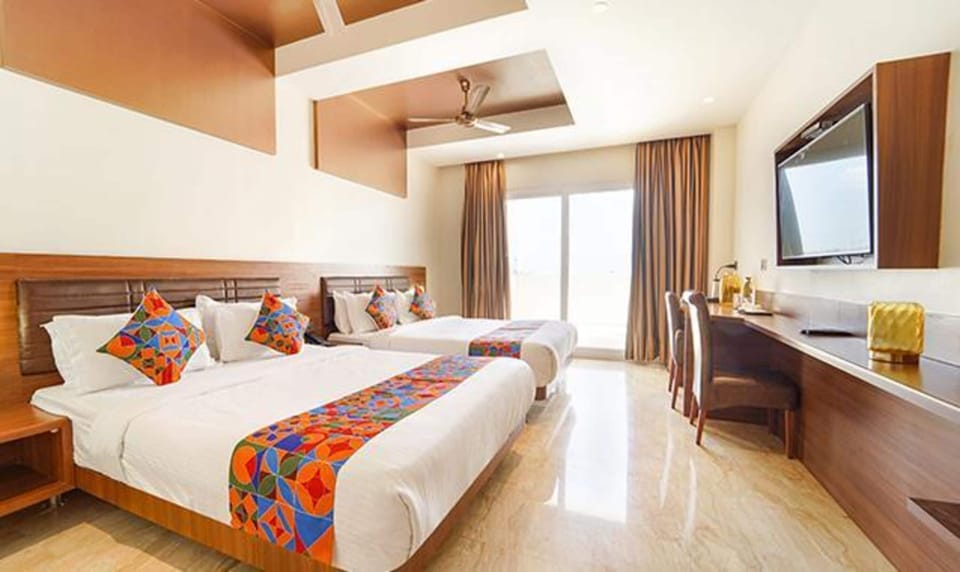 Luxury Suite | Egyptian cotton sheets, premium bedding, in-room safe, soundproofing