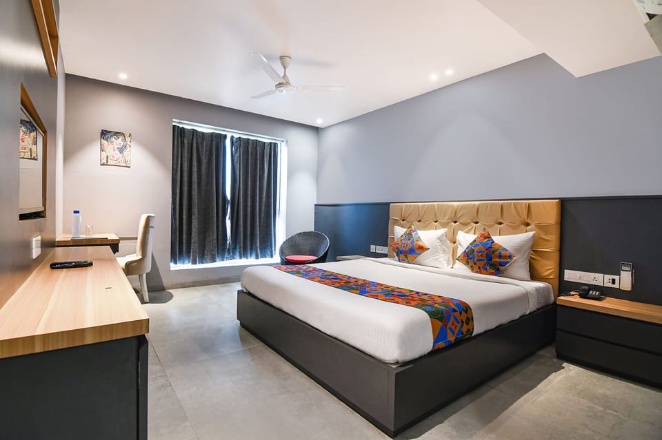 Egyptian cotton sheets, premium bedding, in-room safe, free WiFi