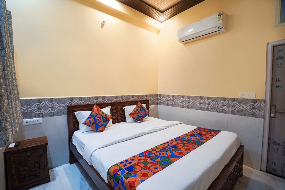 Deluxe Room | Egyptian cotton sheets, premium bedding, in-room safe, desk