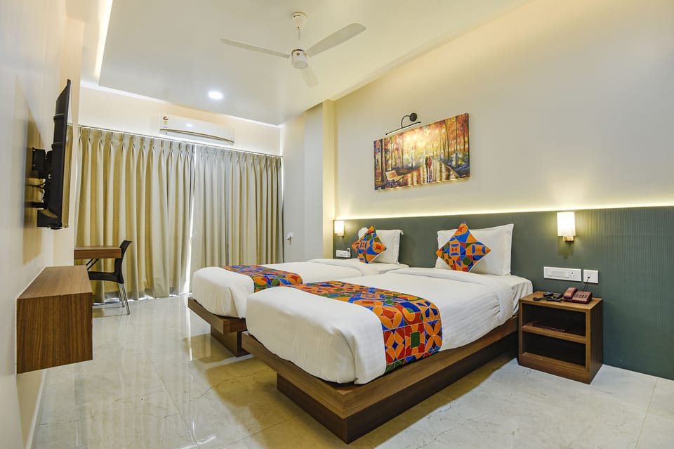 Egyptian cotton sheets, premium bedding, in-room safe, free WiFi