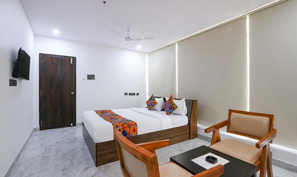 Egyptian cotton sheets, premium bedding, in-room safe, free WiFi