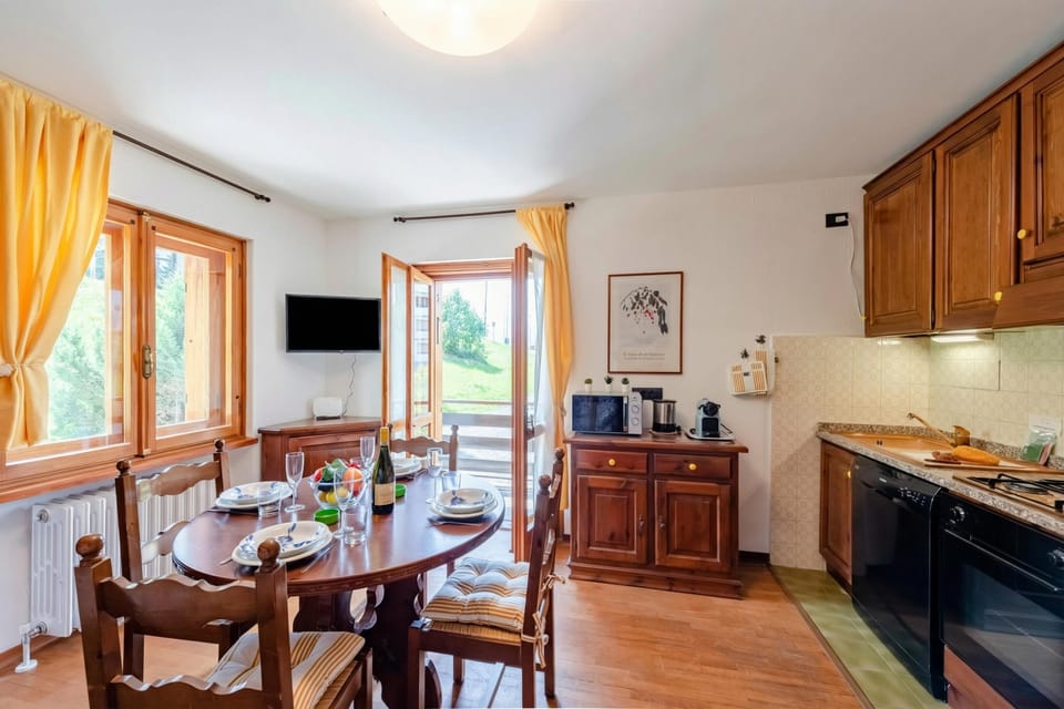Kitchen and dining area