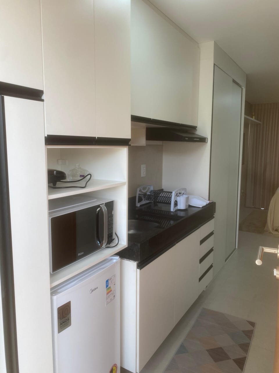 Comfort Studio, Balcony, Pool View | Private kitchen | Mini-fridge, microwave, stovetop, cookware/dishes/utensils