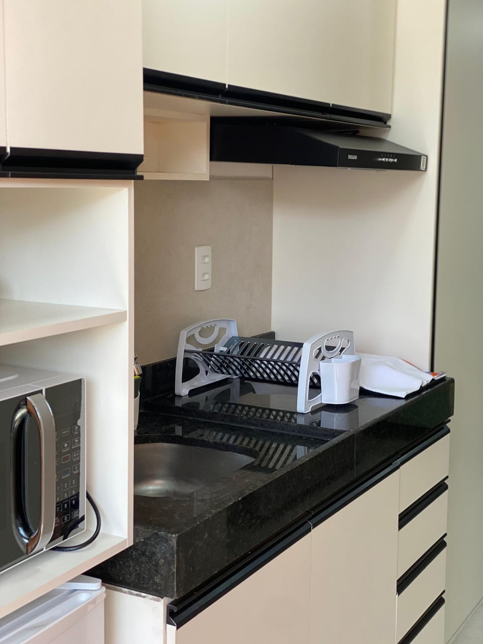 Comfort Studio, Balcony, Pool View | Private kitchen | Mini-fridge, microwave, stovetop, cookware/dishes/utensils