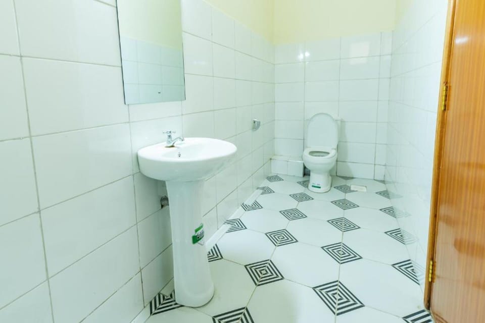 Standard Double Room, City View | Bathroom | Shower, free toiletries, towels, soap