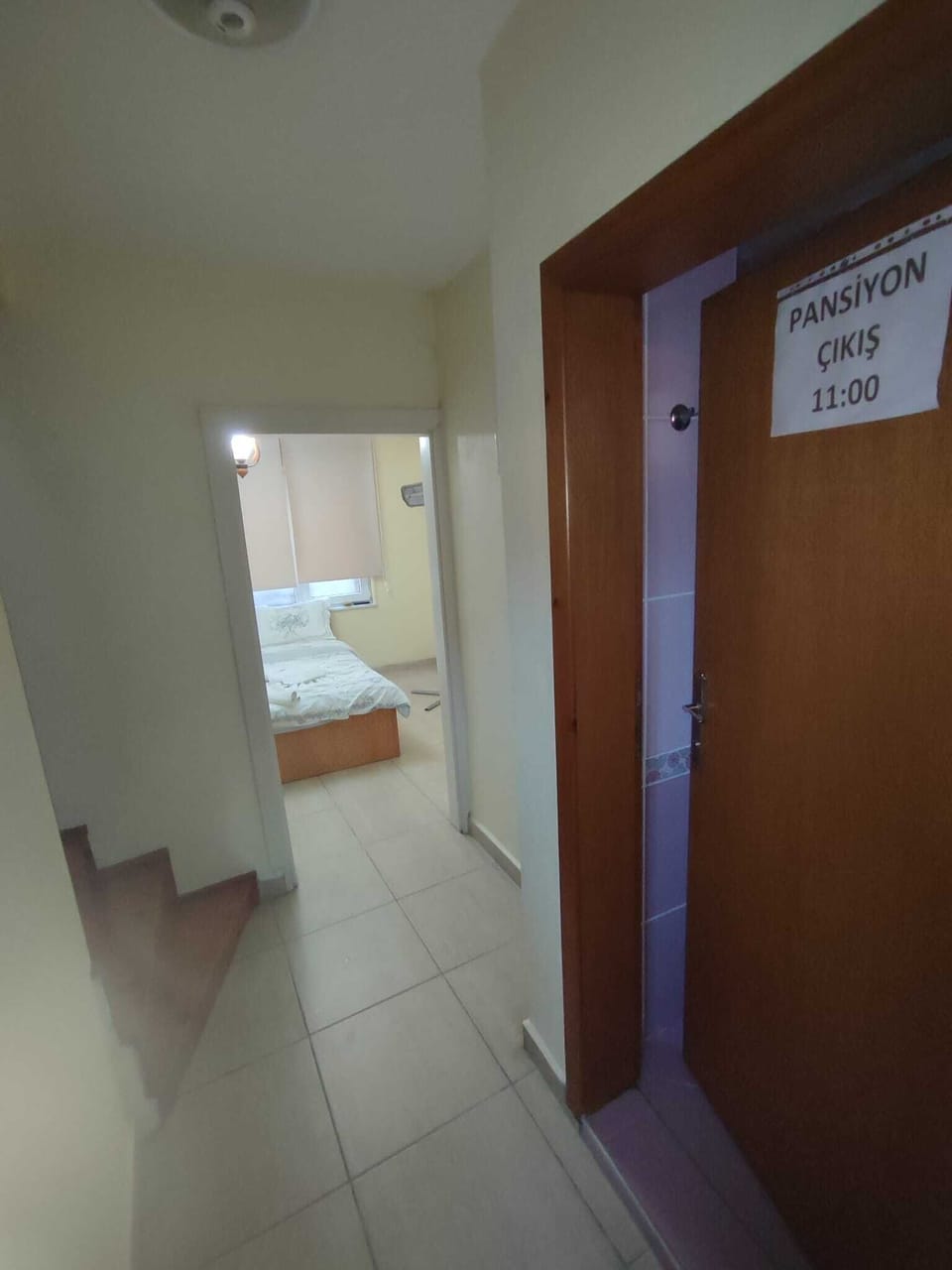Economy Room | Minibar, bed sheets