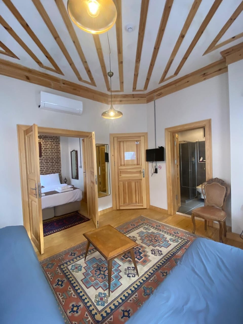 Grand Suite | Premium bedding, desk, laptop workspace, soundproofing