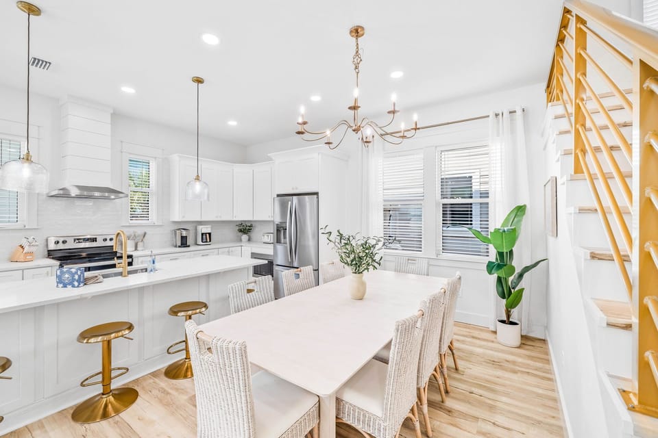 Open-concept dining room and kitchen, perfect for family meals and quality time.