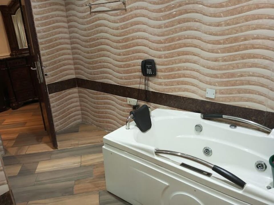 Comfort Room, Balcony, City View | Bathroom | Towels, soap, shampoo, toilet paper