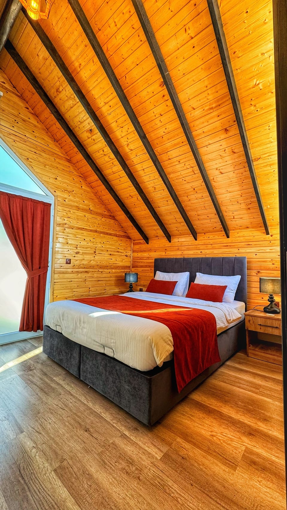 Classic Double Room, Sea View | Desk, free WiFi, bed sheets