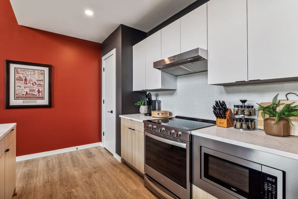 Fully equipped kitchen with 4 person seating, Keurig coffee maker with coffee provided, and everything you`d need to make a home cooked meal