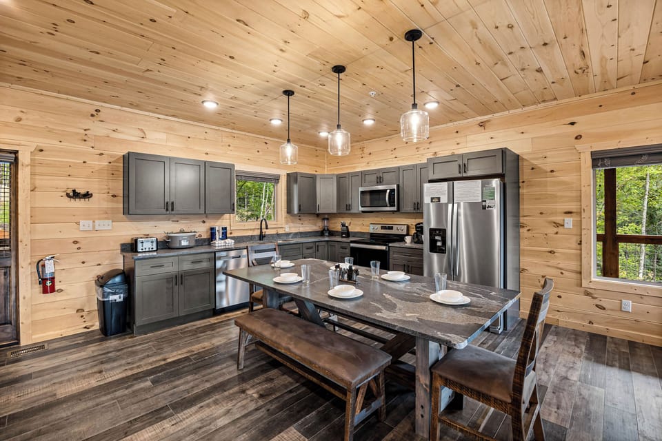 Fully equipped kitchen: cook/bake/dinner/silver-ware included